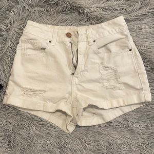 Pacsun: White Denim Mom Shorts - Size 23